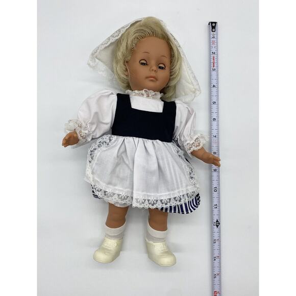 LISSI GERMAN Claudia 68 GIRL DOLL 14” TRADITIONAL OUTFIT 2 HEARTS COLLECTION - Picture 3 of 6